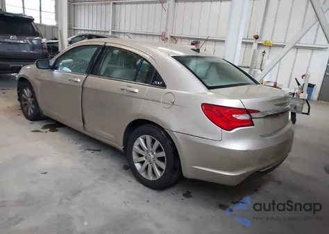 2014 Chrysler 200 Touring z USA, uszkodzony, nr VIN 1C3CCBBB2EN185021